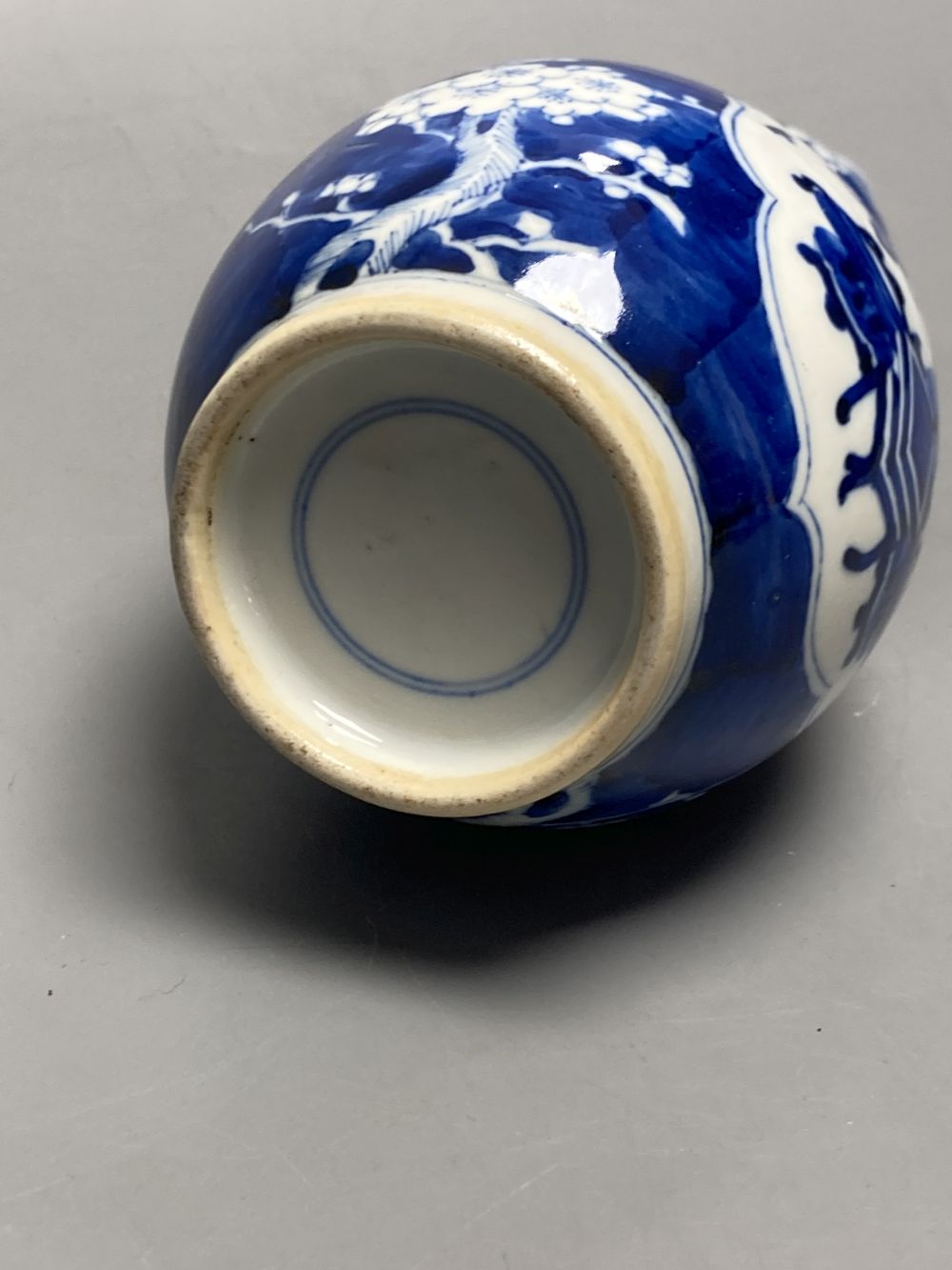 A Chinese blue and white double gourd vase, height 25cm